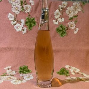 Donna Karan Liquid Cashmere Eau De Parfum